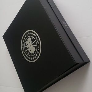 Canada Goose Box 18"X17"X3"